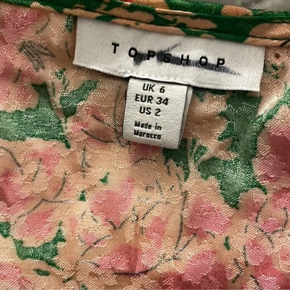 ❣️SOLD❣️ Floral V-Neck Green and Pink Top - Picture 10 of 10